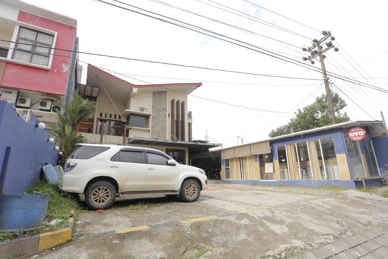 Oyo 3884 Dixie Syariah Guest House Самаринда Екстериор снимка